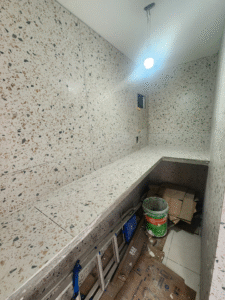 Revestimento e bancada em Porcelanato, área de serviço Barra da tijuca